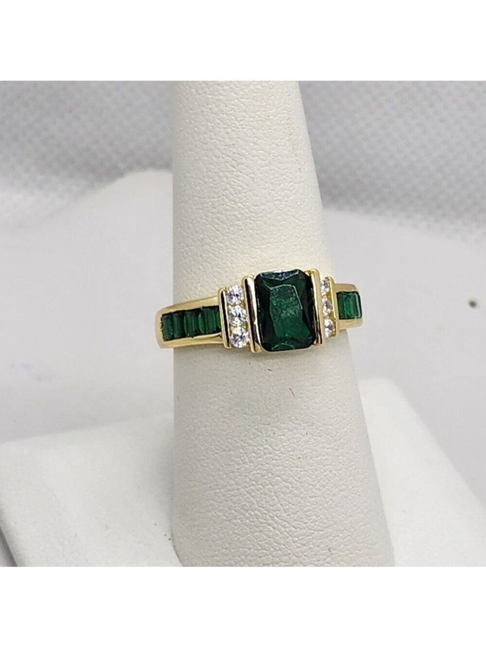 Brand New Sterling Silver 925 Green Gemstones Ring